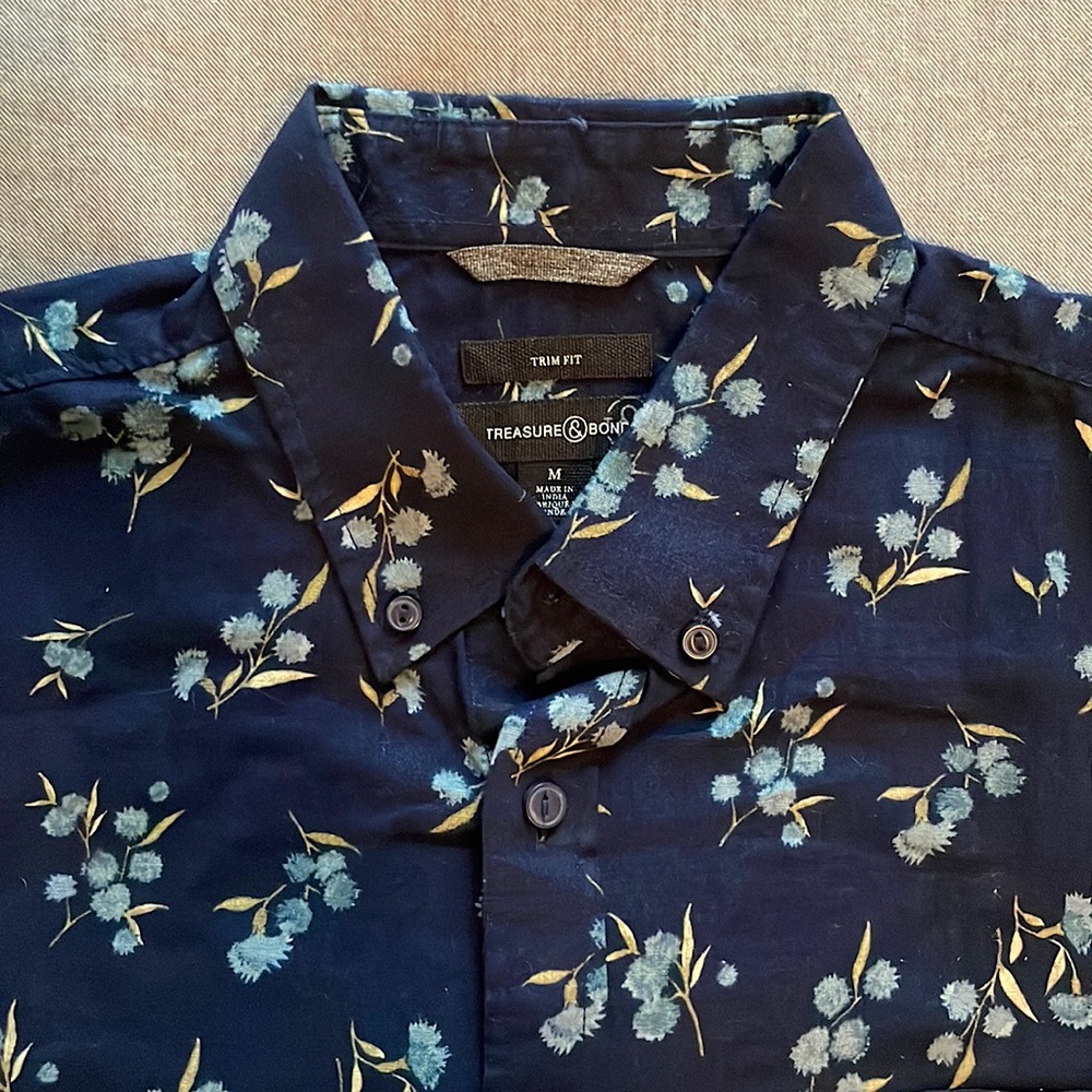 Treasure & Bond Men’s Short Sleeve Button Down in Medium